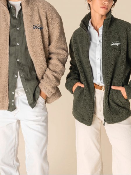 mannequin homme et mannequin femme de face portant le Sweat-shirt zippé à épaules tombantes en sherpa unisexe personnalisable mannequin homme et mannequin femme de face portant le Sweat-shirt zippé à épaules tombantes en sherpa unisexe personnalisable