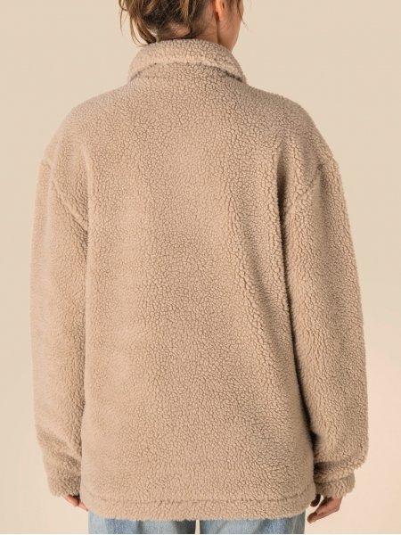 mannequin femme de dos portant la Surchemise à épaules tombantes en sherpa unisexe personnalisable mannequin femme de dos portant la Surchemise à épaules tombantes en sherpa unisexe personnalisable
