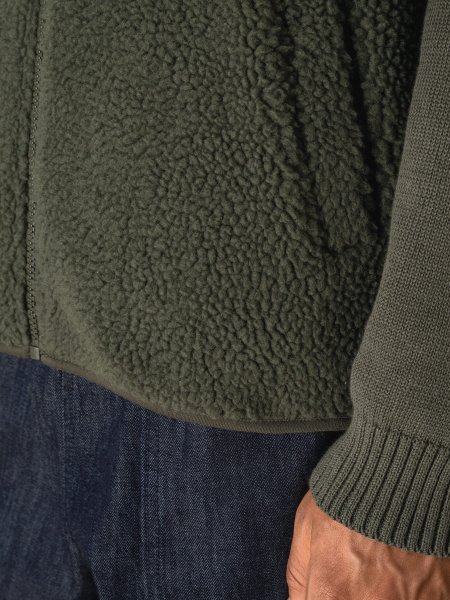 zoom sur la manche de la Veste sans manches en sherpa homme personnalisable zoom sur la manche de la Veste sans manches en sherpa homme personnalisable