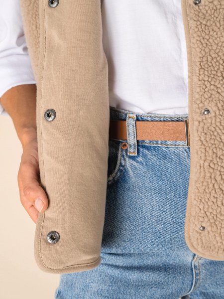 zoom sur le bas de la Veste sans manches en sherpa femme personnalisable zoom sur le bas de la Veste sans manches en sherpa femme personnalisable