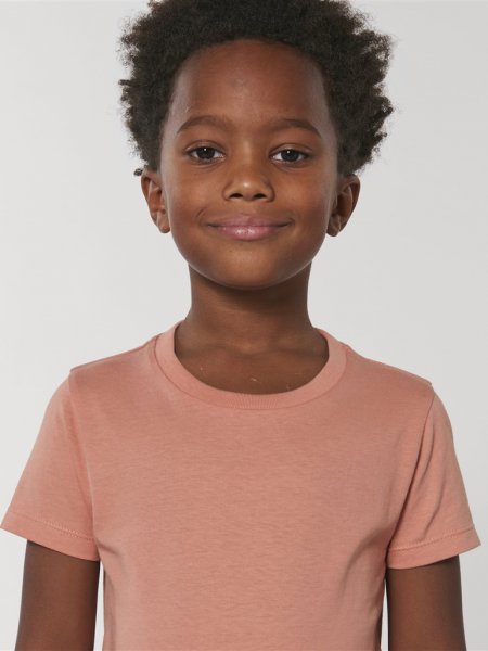 Vue zoomée du col et des manches du t-shirt bio pour enfant Mini Creator coloris Rose Clay