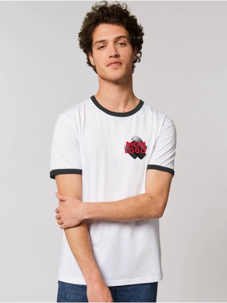 T-shirt à bords contrastés Ringer en coloris White/Black avec exemple de logo, porté par un homme