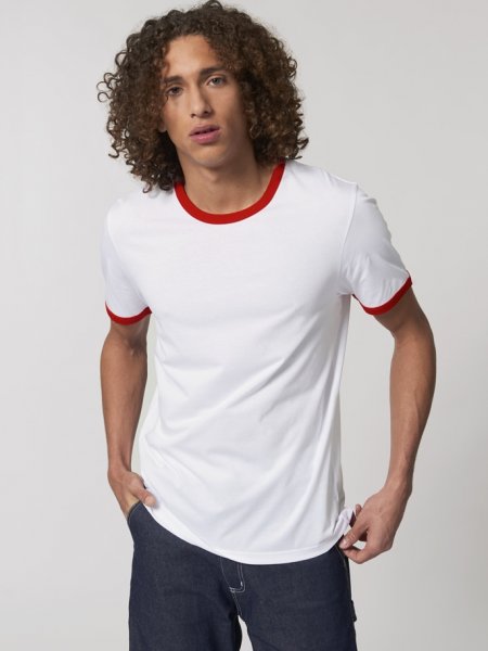 T-shirt à bords contrastés Ringer en coloris White/Bright Red porté par un homme