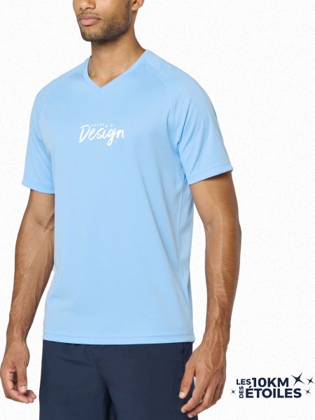 mannequin homme de face portant le T-shirt Homme col V 10 km des Étoiles personnalisable