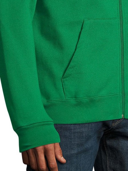 Zoom détails poche et poignet du sweat zippé Stone en coloris vert prairie Zoom sur la poche et le poignet du sweat zippé Stone en coloris vert prairie