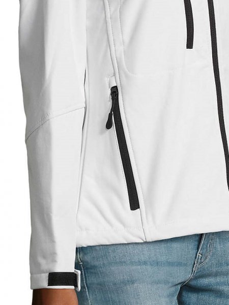 Détails poignet et poche de la veste Softshell à capuche pour femme Replay Women en coloris Blanc