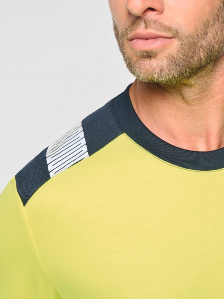zoom sur le col du T-shirt de sécurité recyclé col rond manches longues unisexe personnalisable zoom sur le col du T-shirt de sécurité recyclé col rond manches longues unisexe personnalisable