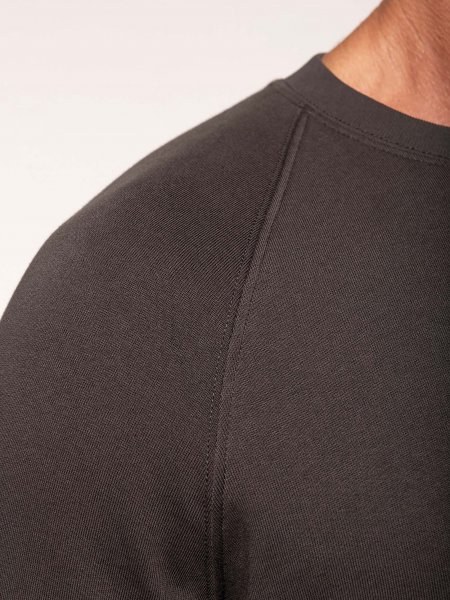 Détails col et manche raglan du sweatshirt pro 100% coton WK402 en coloris Dark Grey Détails col et manche raglan du sweatshirt pro 100% coton WK402 en coloris Dark Grey