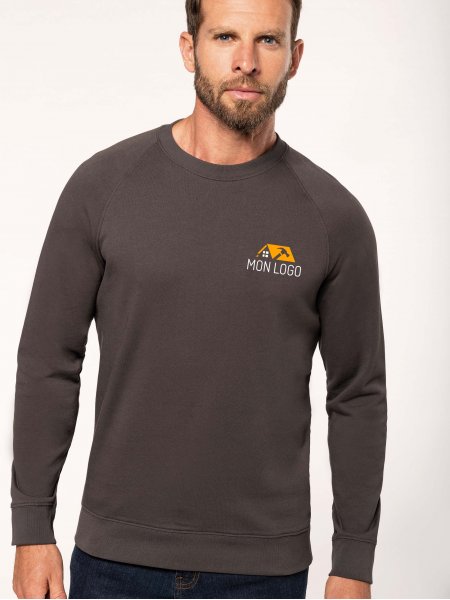 Sweatshirt pro 100% coton WK402 en coloris Dark Grey avec exemple de logo imprimé sur le coeur Sweatshirt pro 100% coton WK402 en coloris Dark Grey avec exemple de logo imprimé sur le coeur