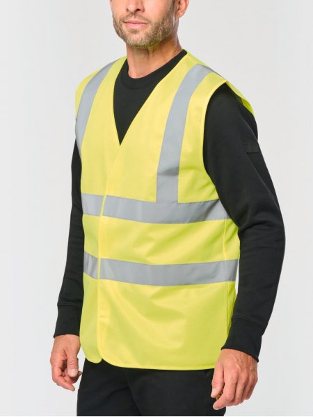 mannequin homme de face portant le Gilet adulte haute visibilité unisexe personnalisable mannequin homme de face portant le Gilet adulte haute visibilité unisexe personnalisable