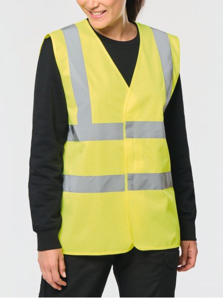 mannequin femme de face portant le Gilet adulte haute visibilité unisexe personnalisable mannequin femme de face portant le Gilet adulte haute visibilité unisexe personnalisable
