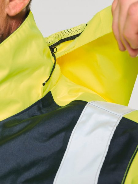zoom sur la capuche de la Parka de sécurité recyclée 4 en 1 unisexe personnalisable zoom sur la capuche de la Parka de sécurité recyclée 4 en 1 unisexe personnalisable