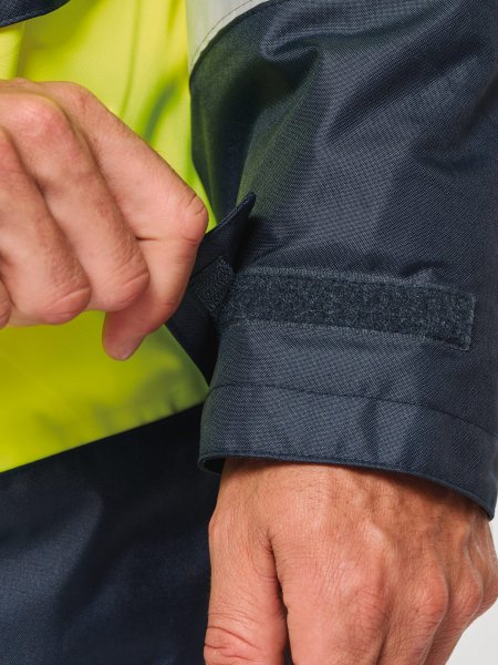 zoom sur la manche de la Parka de sécurité recyclée 4 en 1 unisexe personnalisable zoom sur la manche de la Parka de sécurité recyclée 4 en 1 unisexe personnalisable