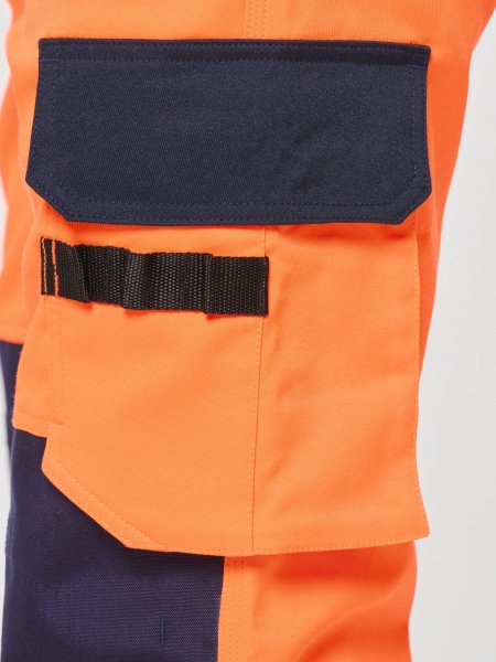 zoom sur la poche latérale du Pantalon de sécurité recyclé multipoches unisexe personnalisable zoom sur la poche latérale du Pantalon de sécurité recyclé multipoches unisexe personnalisable