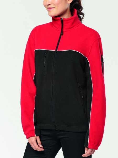 Veste polaire contrastée WK904 en coloris black / red sans logo porté par une femme