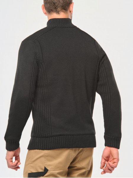 mannequin homme de dos portant le Cardigan doublé polaire homme personnalisable