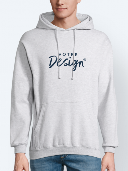 Mannequin homme de face portant le sweat condor à capuche unisexe en couleur gris chine Mannequin homme de face portant le sweat condor à capuche unisexe en couleur gris chine