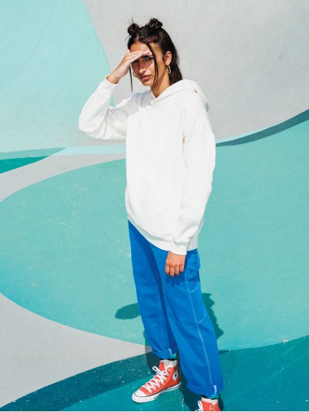 femme portant sweat bio ivory