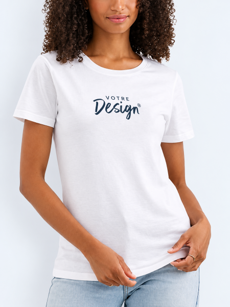 Mannequin femme de face portant le t-shirt IMPERIALW 11502 couleur blanc Mannequin femme de face portant le t-shirt IMPERIALW 11502 couleur blanc