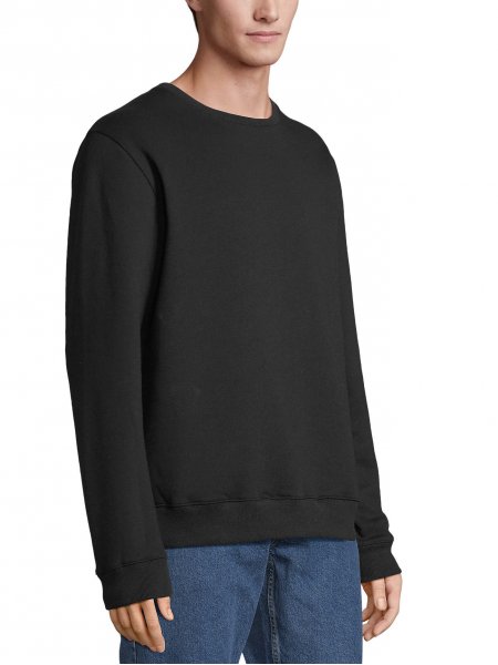mannequin homme de 3/4 portant le sweat Alix col rond personnalisable fabriqué en France mannequin homme de 3/4 portant le sweat Alix col rond personnalisable fabriqué en France