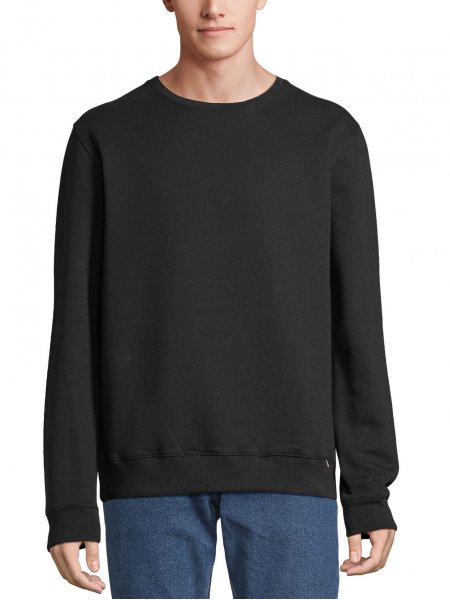 mannequin homme de face portant le sweat Alix col rond personnalisable fabriqué en France mannequin homme de face portant le sweat Alix col rond personnalisable fabriqué en France