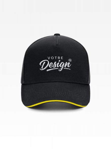 Exemple de marquage personnalisé sur la casquette Ultimate à 5 panneaux sandwich contrasté