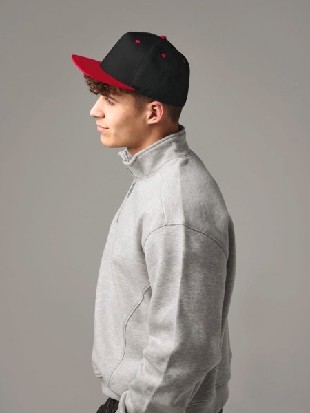 Casquette snapback contrastée B610C à personnaliser - vue portée