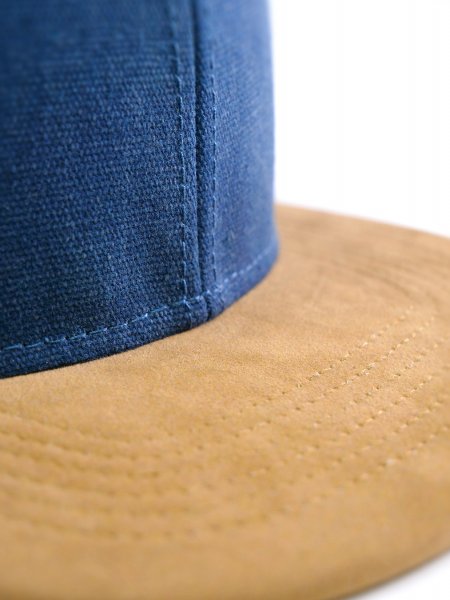 Casquette BF668, zoom matière Zoom sur la casquette BF668 à personnaliser en coloris Denim et daim