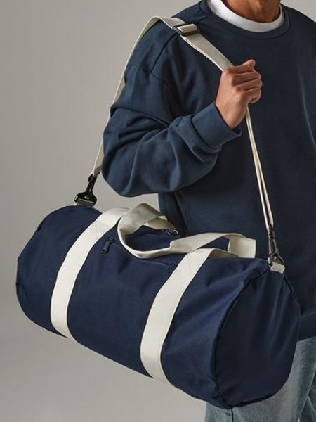 Sac baril BG140L navy porté à l'épaule, personnalisable avec votre logo