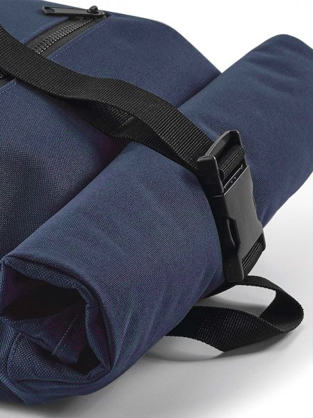 Vue de la fermeture du sac à dos enroulable BG286 couleur Navy