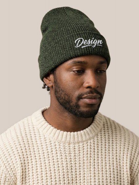 Bonnet Héritage B425 Antique Moss Green porté, personnalisé avec votre design brodé Bonnet Héritage B425 Antique Moss Green porté, personnalisé avec votre design brodé