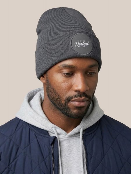 Bonnet empiècement rond personnalisable BF446 Grey (Graphite) porté, personnalisé avec votre design brodé sur le patch rond