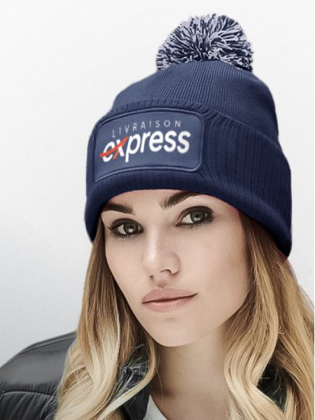 vue portée bonnet à pompon à personnaliser en couleur grey avec votre logo 
