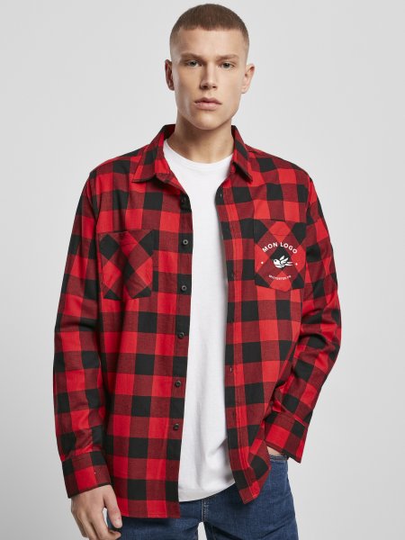 Exemple de logo floqué sur la poche coeur de la chemise flanelle personnalisable BY031 en coloris Black / Red Exemple de logo floqué sur la poche coeur de la chemise flanelle personnalisable BY031 en coloris Black / Red