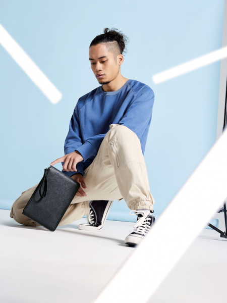homme avec pochette plate à personnaliser noire homme avec pochette plate à personnaliser noire