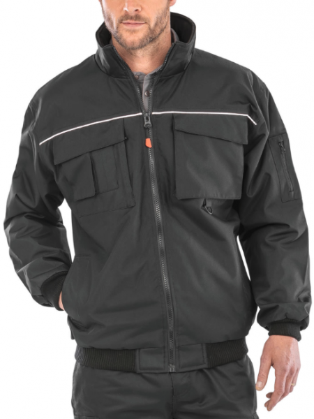 mannequin homme de face portant la Veste Pilote Sabre R300X