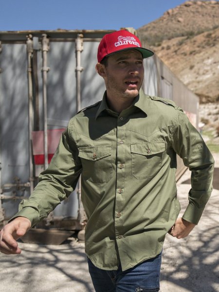 Chemise personnalisable Trophy en coloris Vert Militaire Chemise personnalisable Trophy en coloris Vert Militaire
