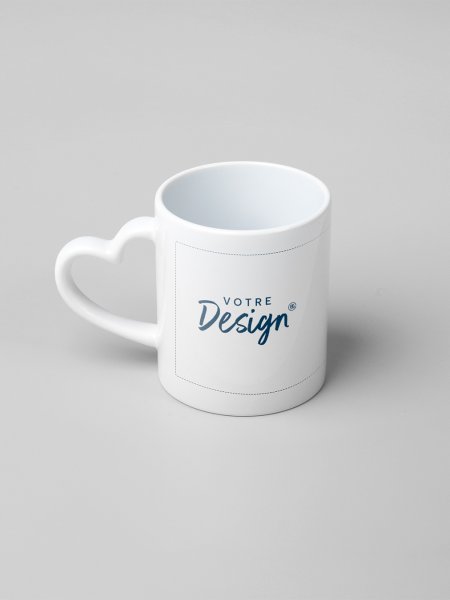 Mug blanc avec une anse en forme de coeur à personnaliser 