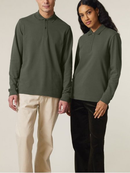 Homme et femme portant le Prepster 2.0 manches longues unisexe en coloris Khaki Homme et femme portant le Prepster 2.0 manches longues unisexe en coloris Khaki