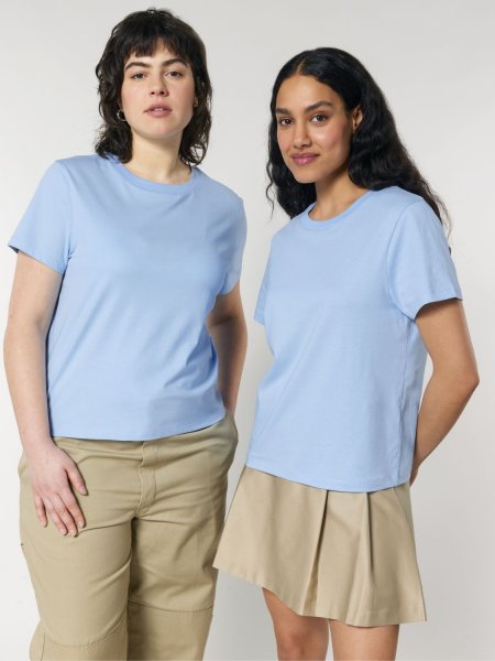 deux femmes portant le t-shirt Muser à personnaliser, dans le coloris Blue Soul deux femmes portant le t-shirt Muser à personnaliser, dans le coloris Blue Soul
