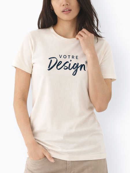 Femme portant le t-shirt E190 Femme portant le t-shirt E190