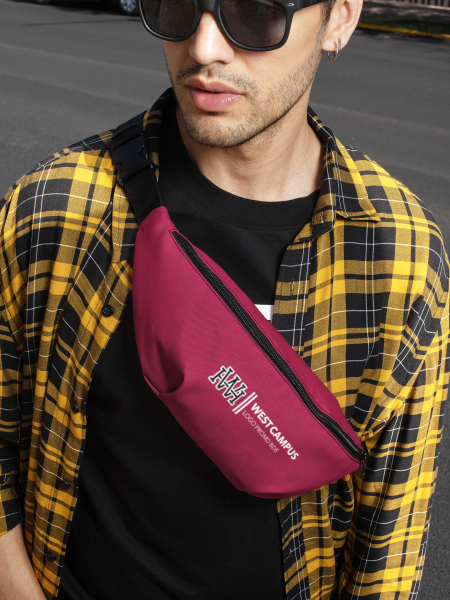 Sac banane BG042 en coloris Burgundy avec exemple de logo imprimé Sac banane BG042 en coloris Burgundy avec exemple de logo imprimé