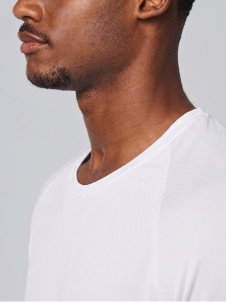 zoom sur le col du T-shirt de sport manches courtes personnalisable Express