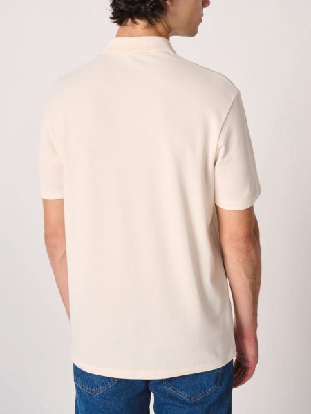 mannequin homme de dos portant le Polo piqué homme Basic personnalisable mannequin homme de dos portant le Polo piqué homme Basic personnalisable