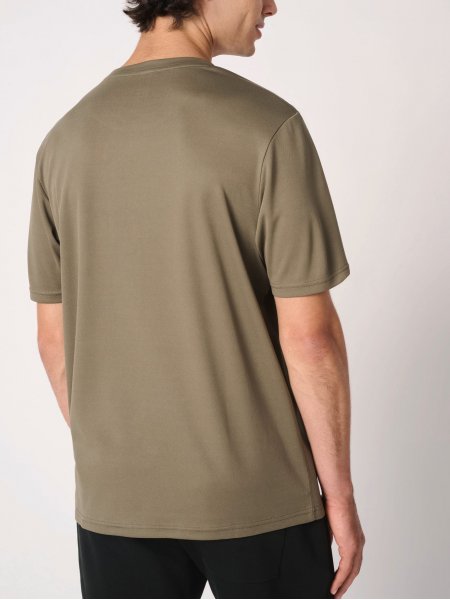 mannequin homme de dos portant le T-shirt sport homme Mercury personnalisable mannequin homme de dos portant le T-shirt sport homme Mercury personnalisable