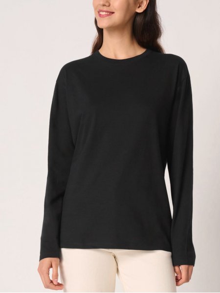 mannequin femme de face portant le T-shirt unisexe Basic Personnalisable mannequin femme de face portant le T-shirt unisexe Basic Personnalisable