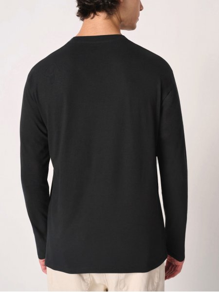 mannequin homme de dos portant le T-shirt unisexe Basic Personnalisable mannequin homme de dos portant le T-shirt unisexe Basic Personnalisable