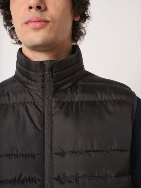 zoom sur le col du Bodywarmer matelassé homme personnalisable zoom sur le col du Bodywarmer matelassé homme personnalisable