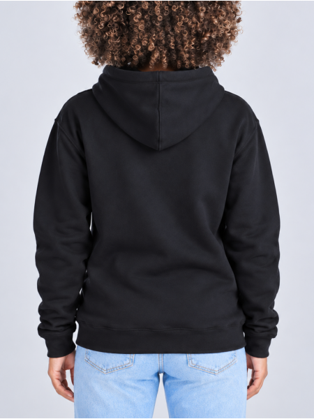 Mannequin femme de dos portant le sweat à capuche JH001 en coloris jet black avec votre design dans la zone de personnalisation Mannequin femme de dos portant le sweat à capuche JH001 en coloris jet black avec votre design dans la zone de personnalisation