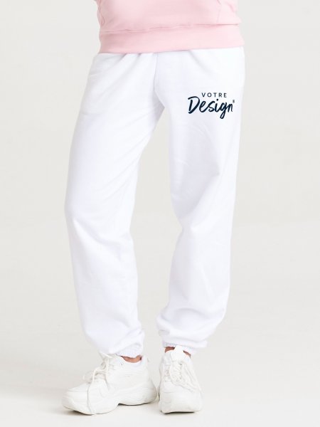 mannequin femme portant le Pantalon de jogging personnalisable mannequin femme portant le Pantalon de jogging personnalisable